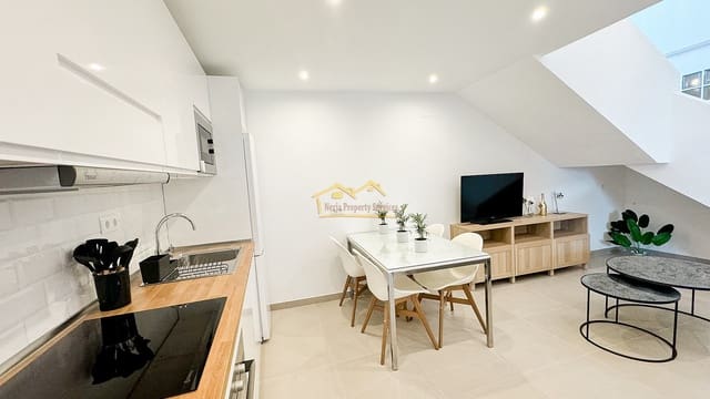 Appartement de 2 chambres à louer à Frigiliana - 900 € (Ref: 8500464)