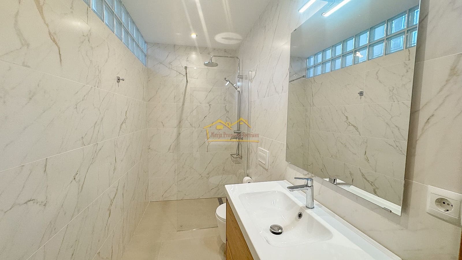 Appartement de 2 chambres à louer à Frigiliana - 900 € (Ref: 8500464)