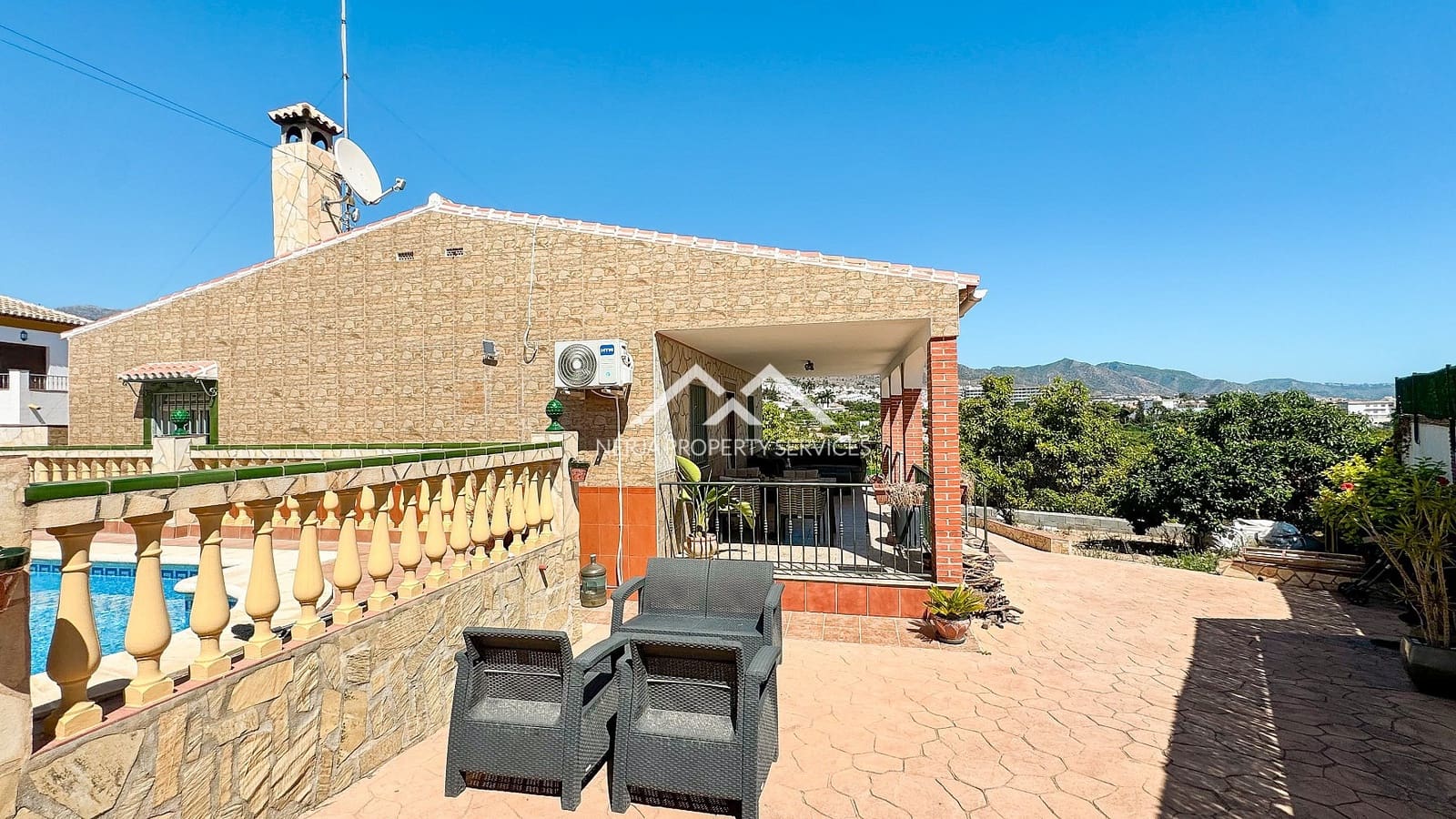 2 chambre Villa/Maison à vendre à Nerja avec piscine - 425 000 € (Ref: 8504938)