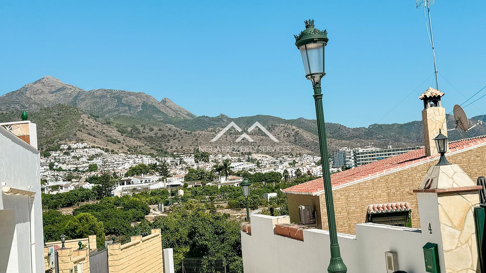 2 chambre Villa/Maison à vendre à Nerja avec piscine - 425 000 € (Ref: 8504938)