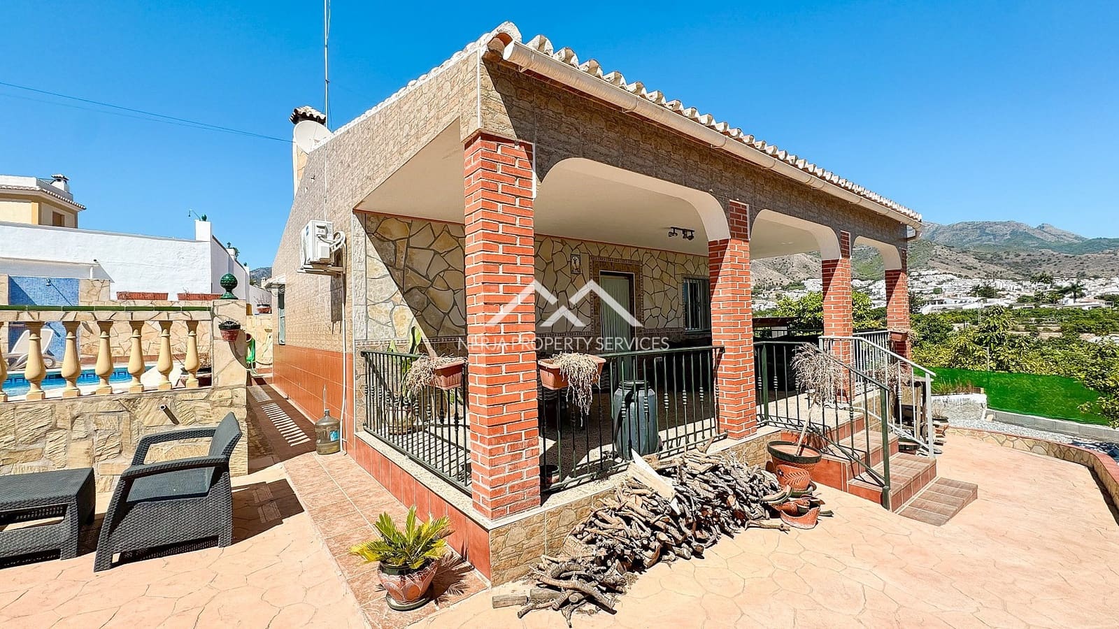 2 chambre Villa/Maison à vendre à Nerja avec piscine - 425 000 € (Ref: 8504938)