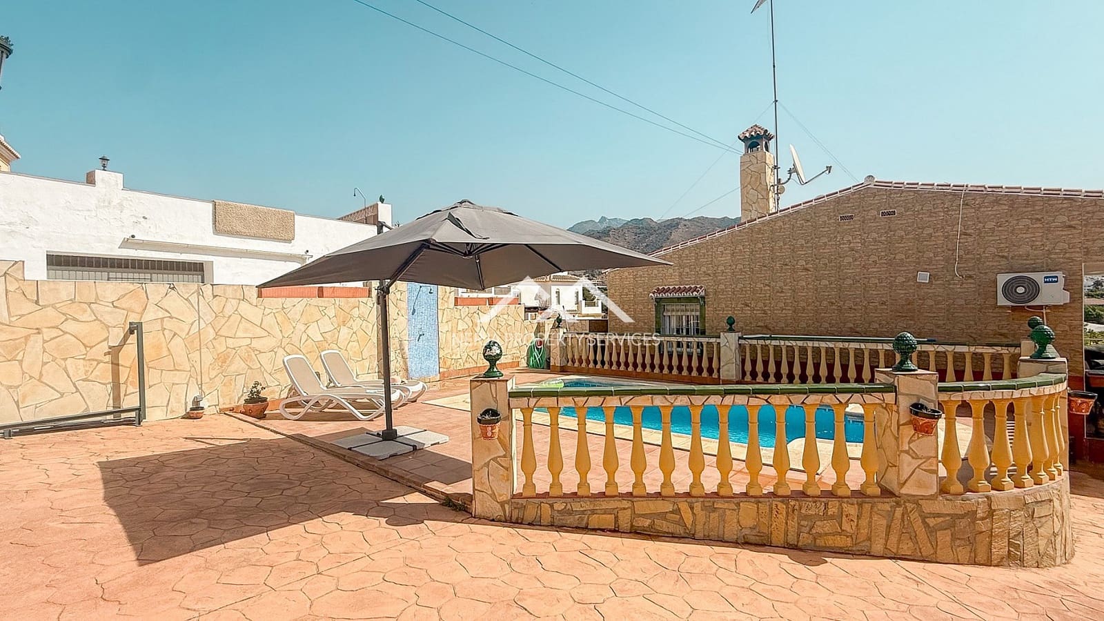 2 chambre Villa/Maison à vendre à Nerja avec piscine - 425 000 € (Ref: 8504938)