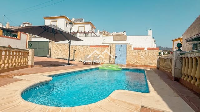 2 sovrum Villa till salu i Centro, Nerja med pool - 425 000 € (Ref: 8504938)