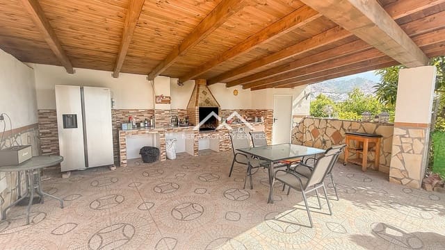 2 sovrum Villa till salu i Centro, Nerja med pool - 425 000 € (Ref: 8504938)