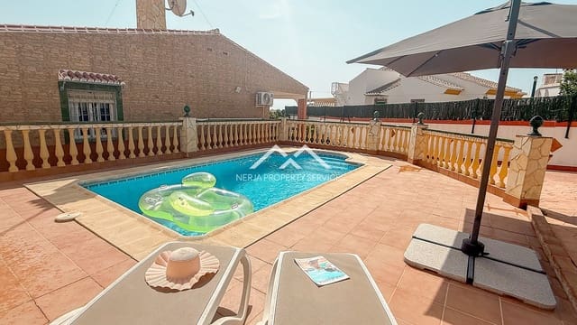 2 sovrum Villa till salu i Centro, Nerja med pool - 425 000 € (Ref: 8504938)