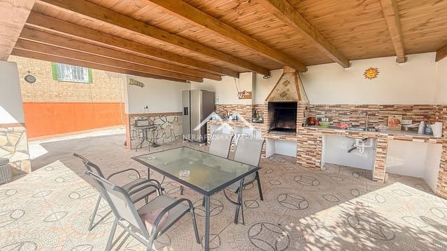 2 sovrum Villa till salu i Centro, Nerja med pool - 425 000 € (Ref: 8504938)