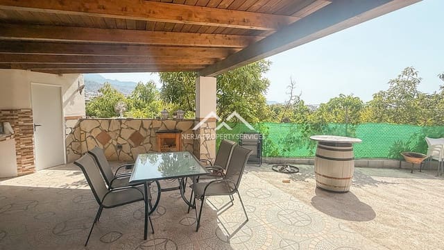 2 sovrum Villa till salu i Centro, Nerja med pool - 425 000 € (Ref: 8504938)