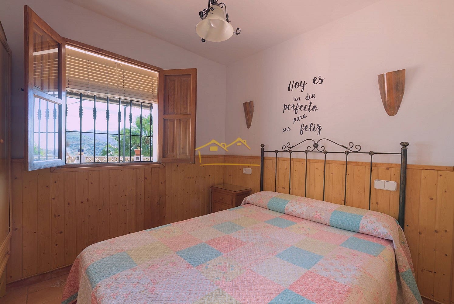 3 soveværelse Finca/Landehus til salg i Sayalonga med swimmingpool garage - € 365.000 (Ref: 8655090)