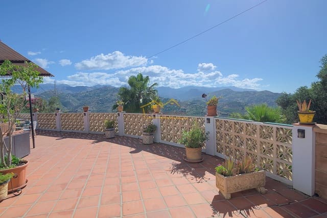 3 soveværelse Finca/Landehus til salg i Sayalonga med swimmingpool garage - € 365.000 (Ref: 8655090)