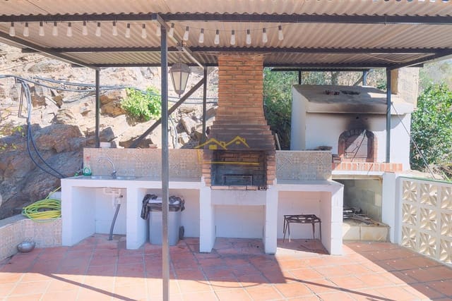 3 soveværelse Finca/Landehus til salg i Sayalonga med swimmingpool garage - € 365.000 (Ref: 8655090)