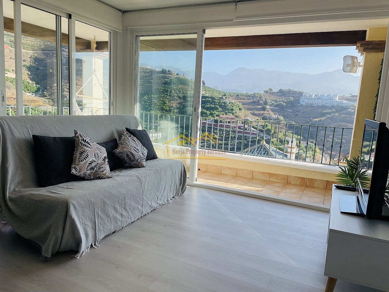 3 soveværelse Lejlighed til salg i Nerja med swimmingpool garage - € 420.000 (Ref: 8676239)