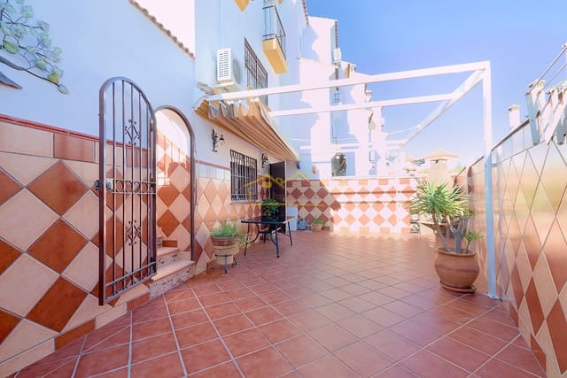 3 slaapkamer Huis te koop in Torre del Mar, Vélez-Málaga met zwembad garage - € 410.000 (Ref: 8714949)