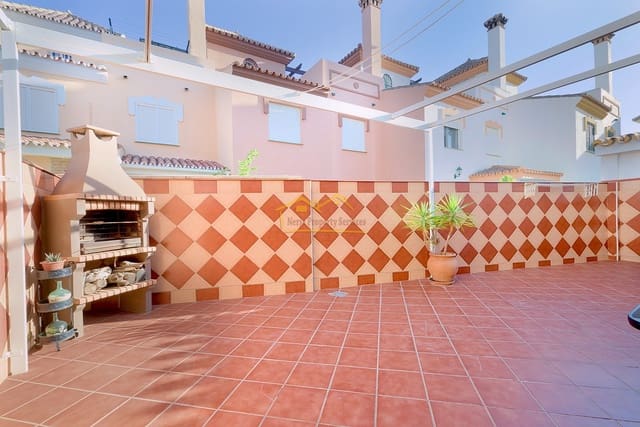 3 slaapkamer Huis te koop in Torre del Mar, Vélez-Málaga met zwembad garage - € 410.000 (Ref: 8714949)