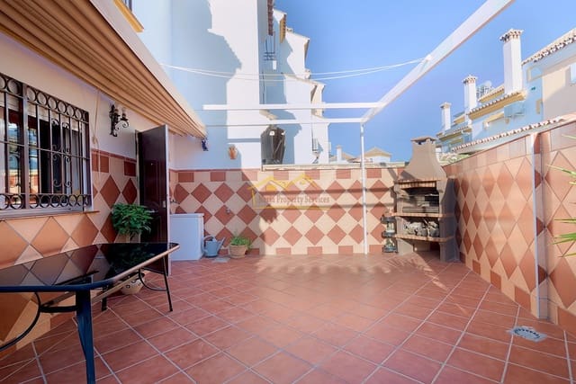 3 slaapkamer Huis te koop in Torre del Mar, Vélez-Málaga met zwembad garage - € 410.000 (Ref: 8714949)