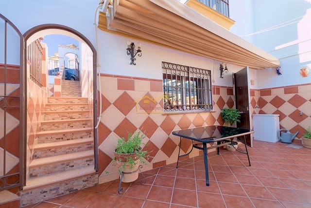 3 slaapkamer Huis te koop in Torre del Mar, Vélez-Málaga met zwembad garage - € 410.000 (Ref: 8714949)