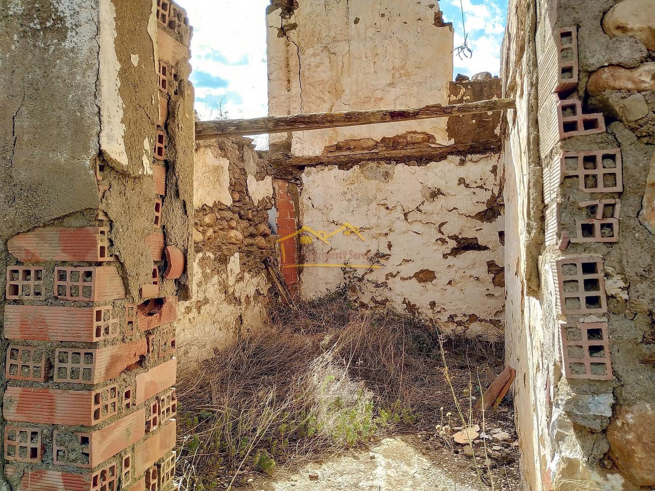 Grunde uden byggetilladelser til salg i Frigiliana - € 215.000 (Ref: 8754777)