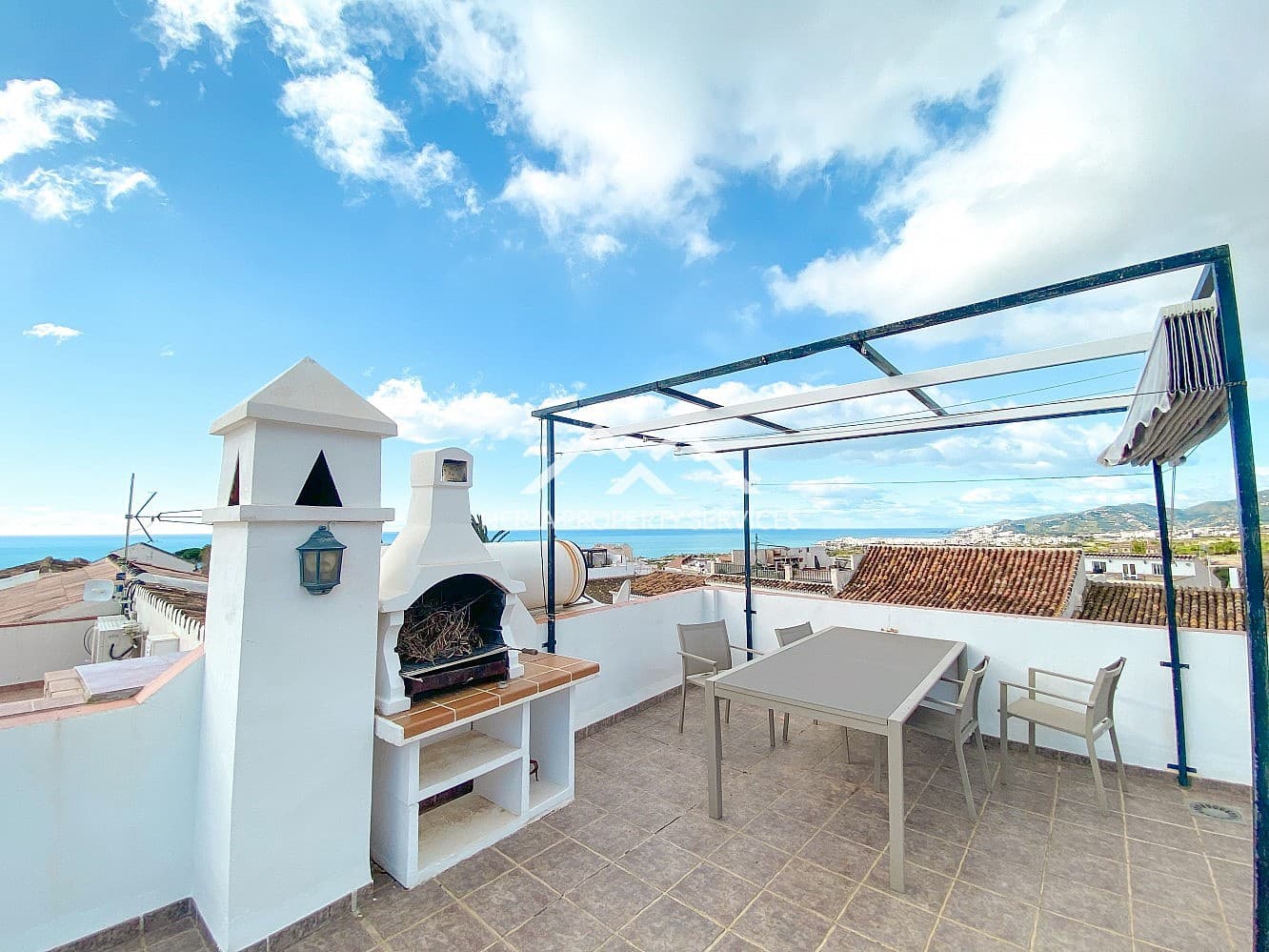 3 soveværelse Villa til salg i Maro med swimmingpool - € 570.000 (Ref: 8780515)