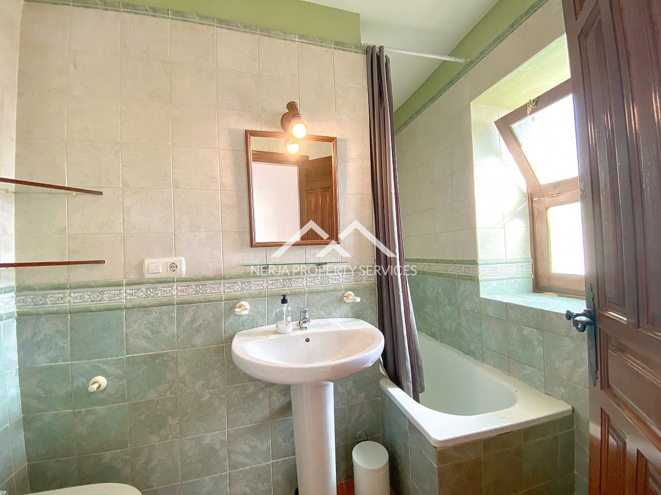 3 soveværelse Villa til salg i Maro med swimmingpool - € 570.000 (Ref: 8780515)