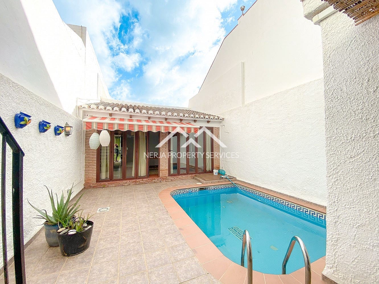 3 soveværelse Villa til salg i Maro med swimmingpool - € 570.000 (Ref: 8780515)