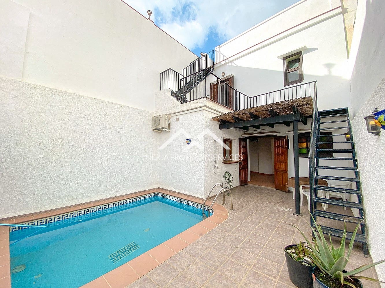 3 soveværelse Villa til salg i Maro med swimmingpool - € 570.000 (Ref: 8780515)