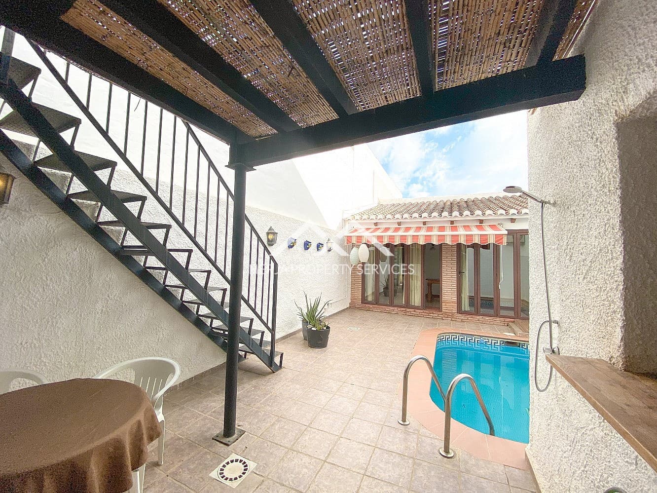 3 soveværelse Villa til salg i Maro med swimmingpool - € 570.000 (Ref: 8780515)