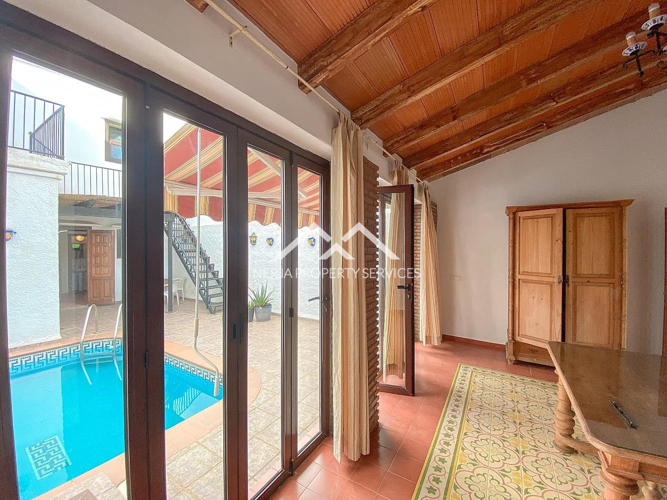 3 soveværelse Villa til salg i Maro med swimmingpool - € 570.000 (Ref: 8780515)