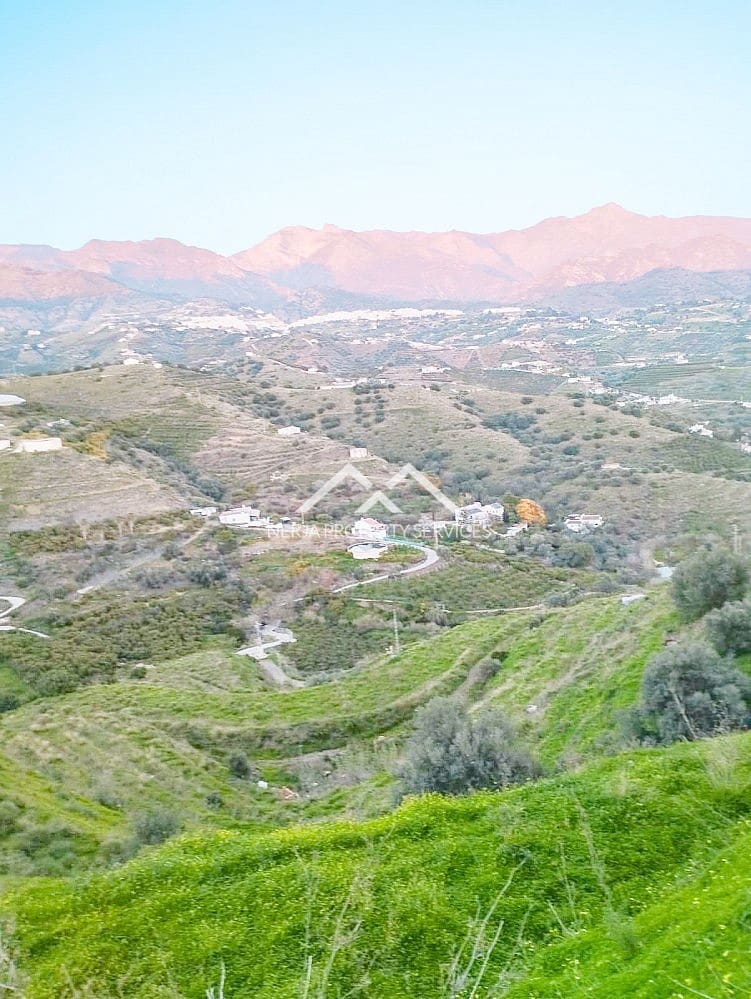 Grunde uden byggetilladelser til salg i Torrox - € 180.000 (Ref: 8826415)