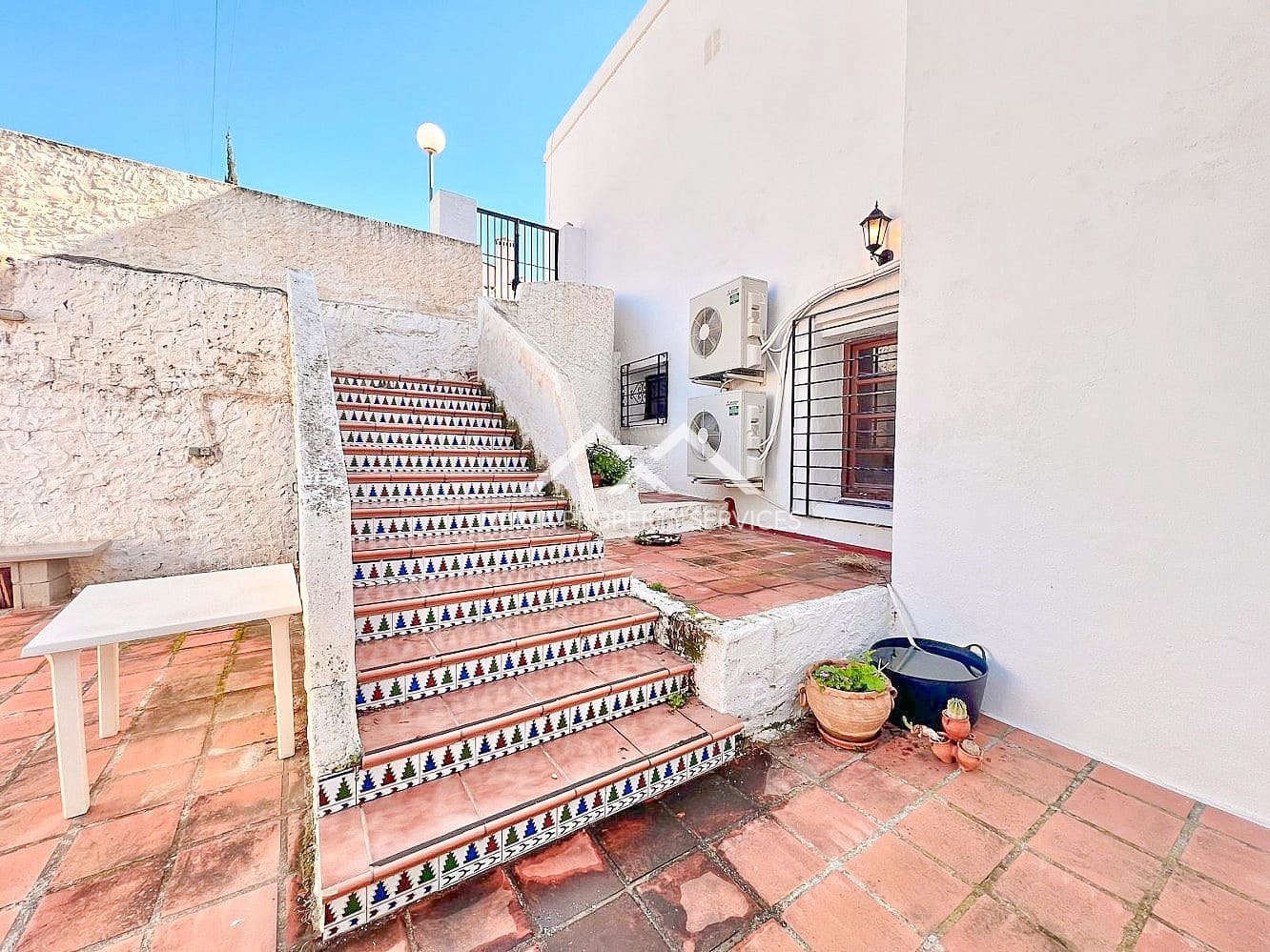 Commercial for sale in Nerja - € 215,000 (Ref: 8861802)