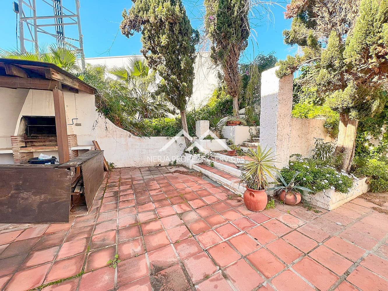 Commercial for sale in Nerja - € 215,000 (Ref: 8861802)