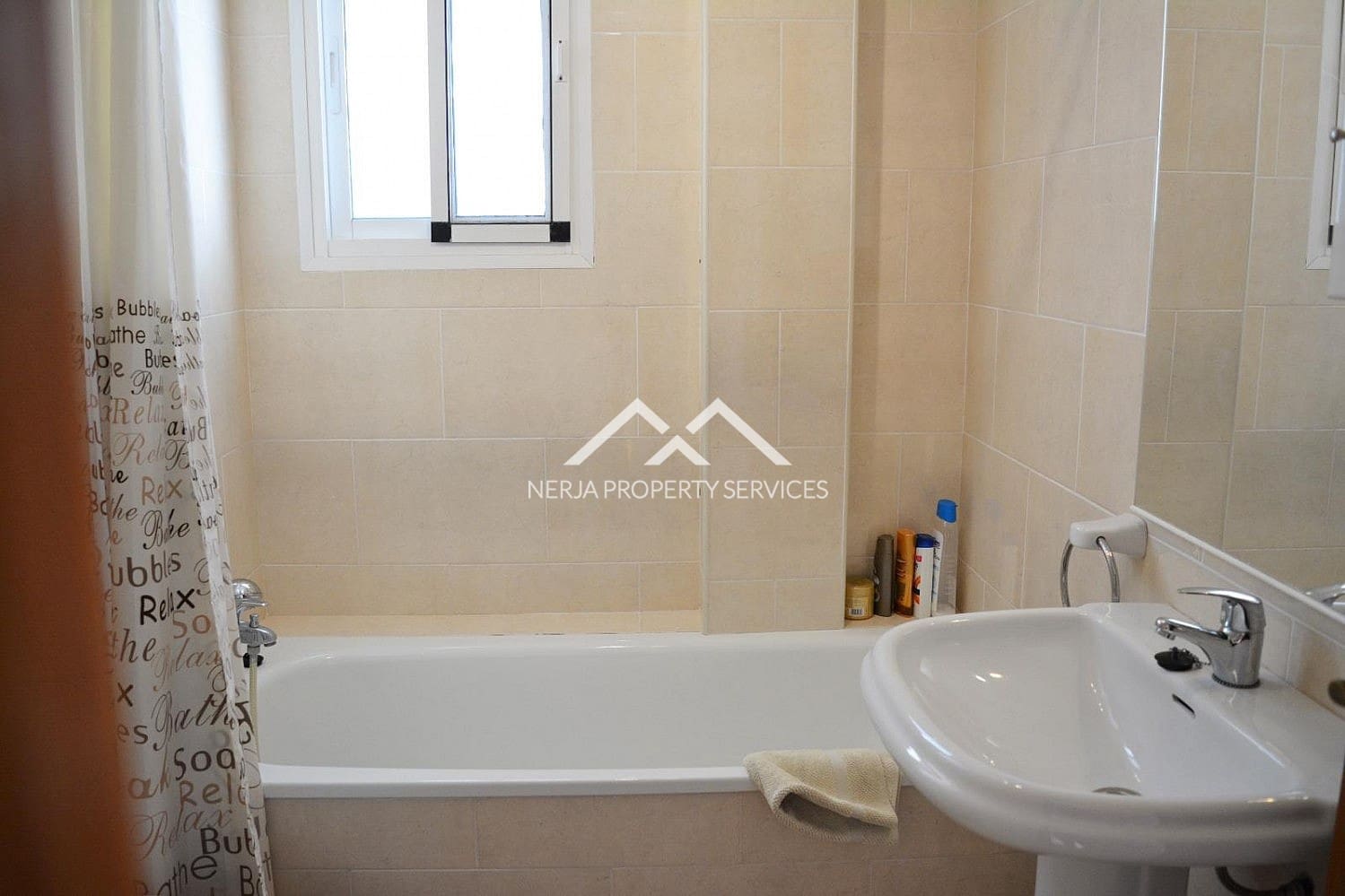 3 bedroom Townhouse for rent in Nerja with pool garage - € 1,100 (Ref: 8901286)