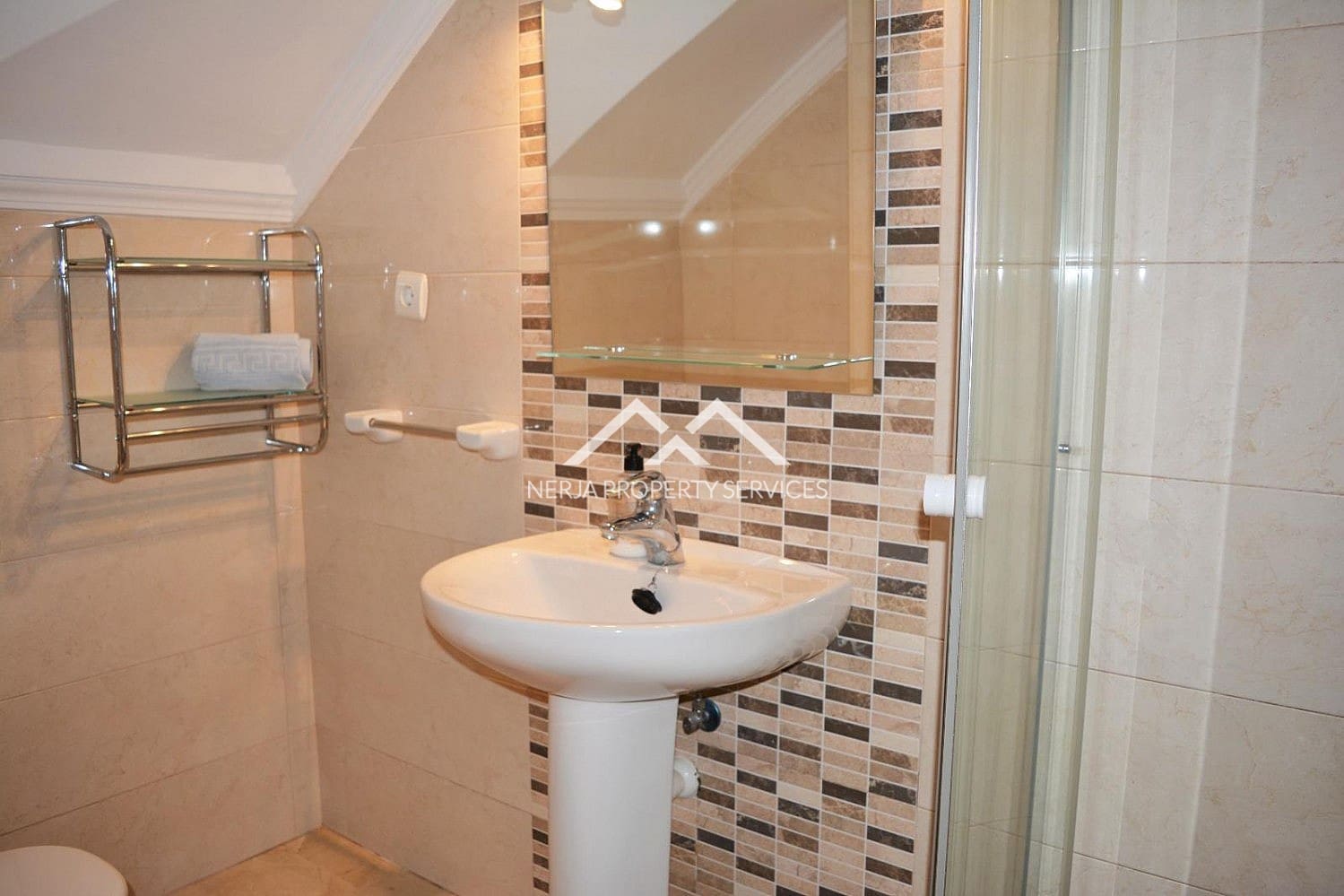 3 bedroom Townhouse for rent in Nerja with pool garage - € 1,100 (Ref: 8901286)