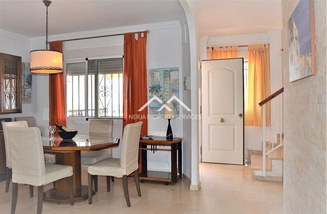 3 bedroom Townhouse for rent in Centro, Nerja with pool garage - € 1,100 (Ref: 8901286)