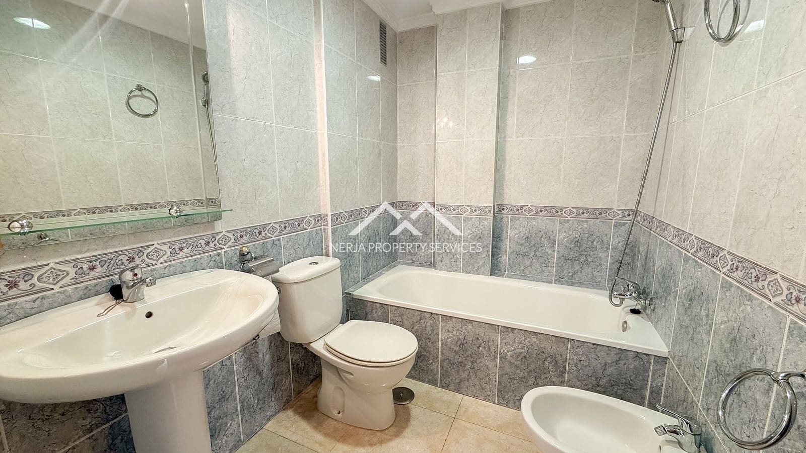 3 soveværelse Lejlighed til salg i Nerja - € 380.000 (Ref: 8917337)