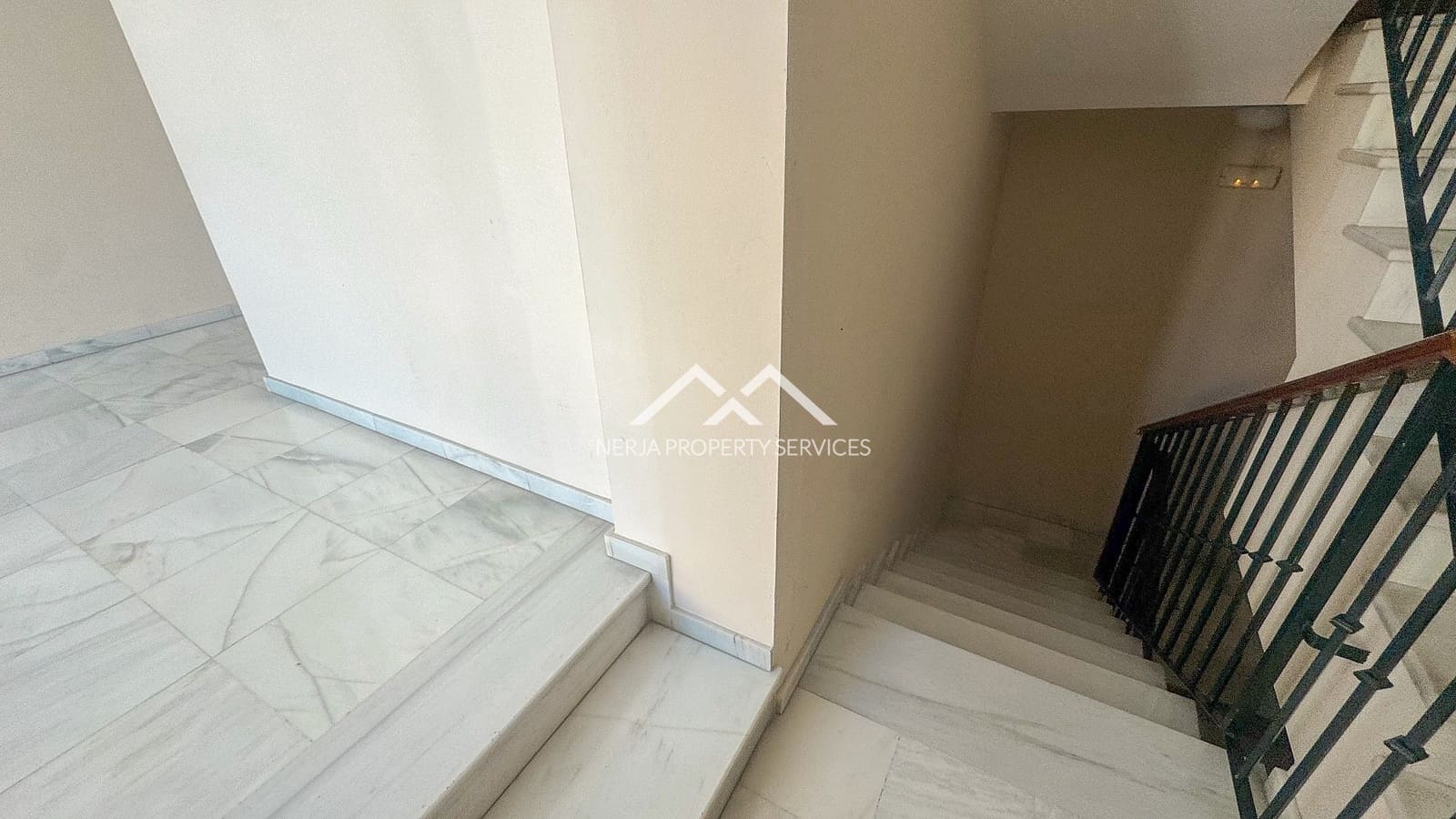 3 soveværelse Lejlighed til salg i Nerja - € 380.000 (Ref: 8917337)