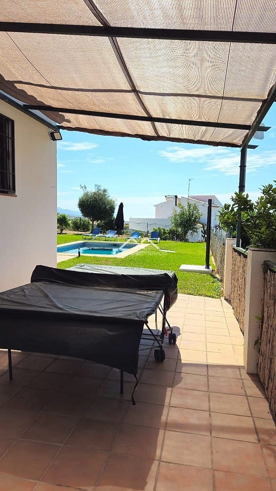 Villa for rent in Nerja with pool garage - € 1,100 (Ref: 8917445)