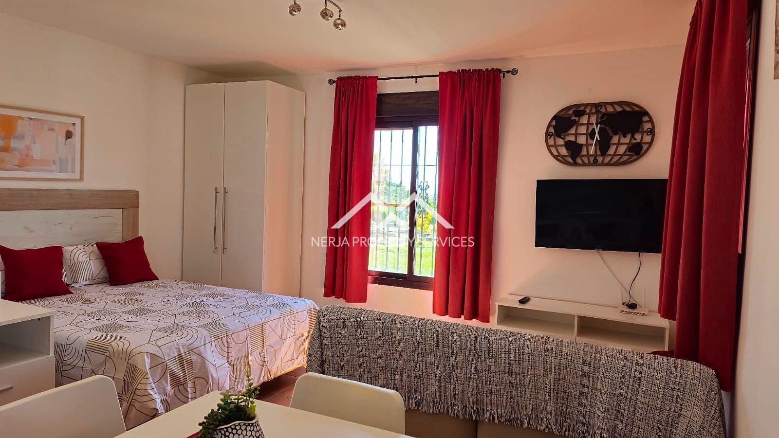 Villa for rent in Nerja with pool garage - € 1,100 (Ref: 8917445)