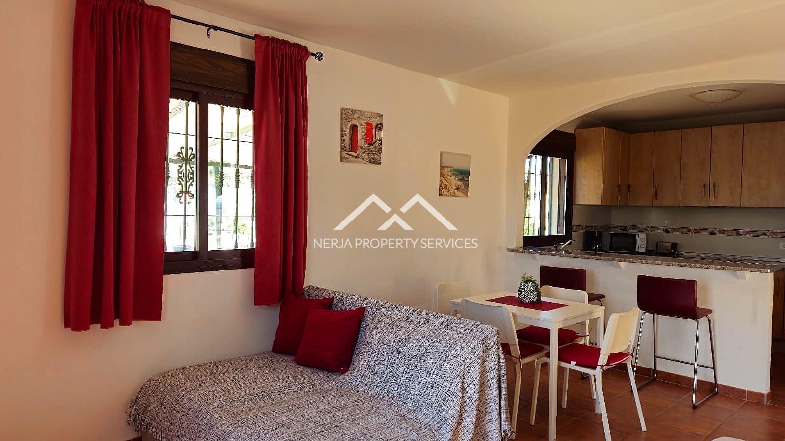 Villa for rent in Nerja with pool garage - € 1,100 (Ref: 8917445)