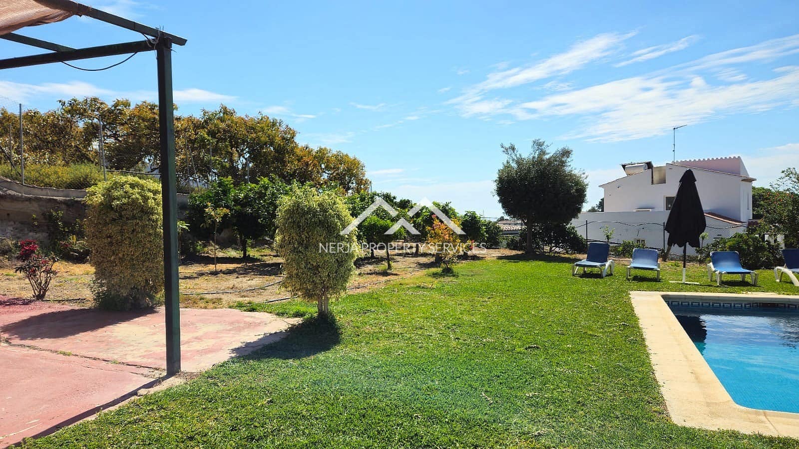 Villa for rent in Nerja with pool garage - € 1,100 (Ref: 8917445)