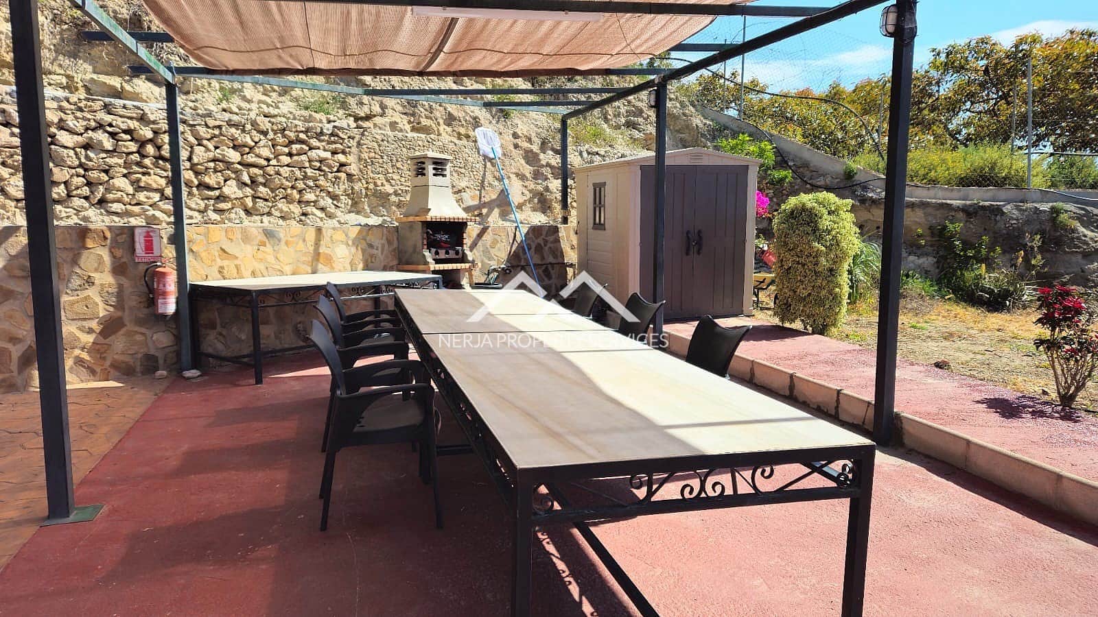 Villa for rent in Nerja with pool garage - € 1,100 (Ref: 8917445)