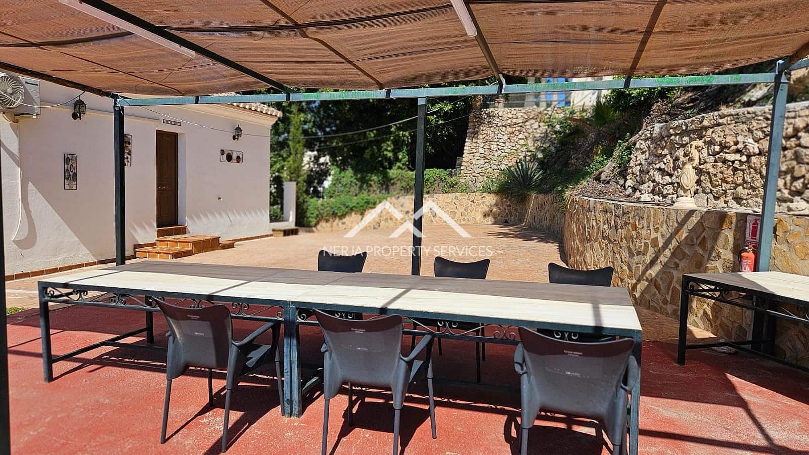 Villa for rent in Nerja with pool garage - € 1,100 (Ref: 8917445)