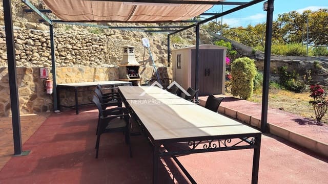 Villa til leje i Centro, Nerja med swimmingpool garage - € 1.100 (Ref: 8917445)