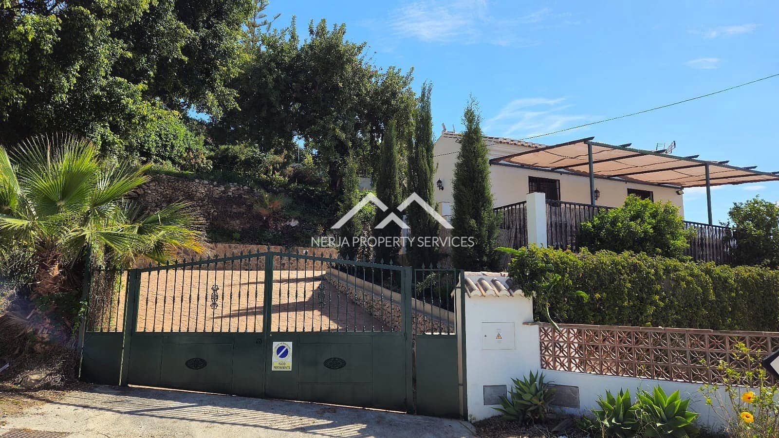 Villa for rent in Nerja with pool garage - € 1,100 (Ref: 8917445)