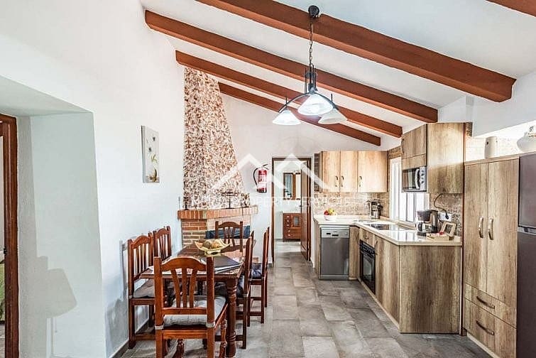 3 slaapkamer Villa te huur in Maro met zwembad - € 1.625 (Ref: 8932976)