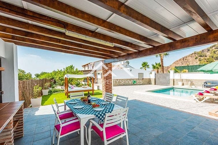 3 slaapkamer Villa te huur in Maro met zwembad - € 1.625 (Ref: 8932976)