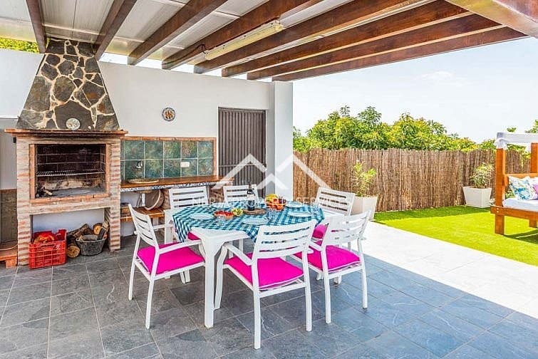 3 slaapkamer Villa te huur in Maro met zwembad - € 1.625 (Ref: 8932976)