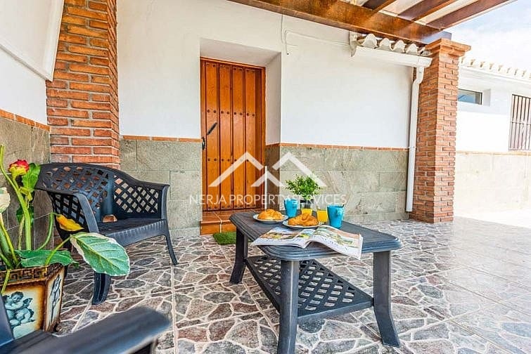 3 slaapkamer Villa te huur in Maro met zwembad - € 1.625 (Ref: 8932976)