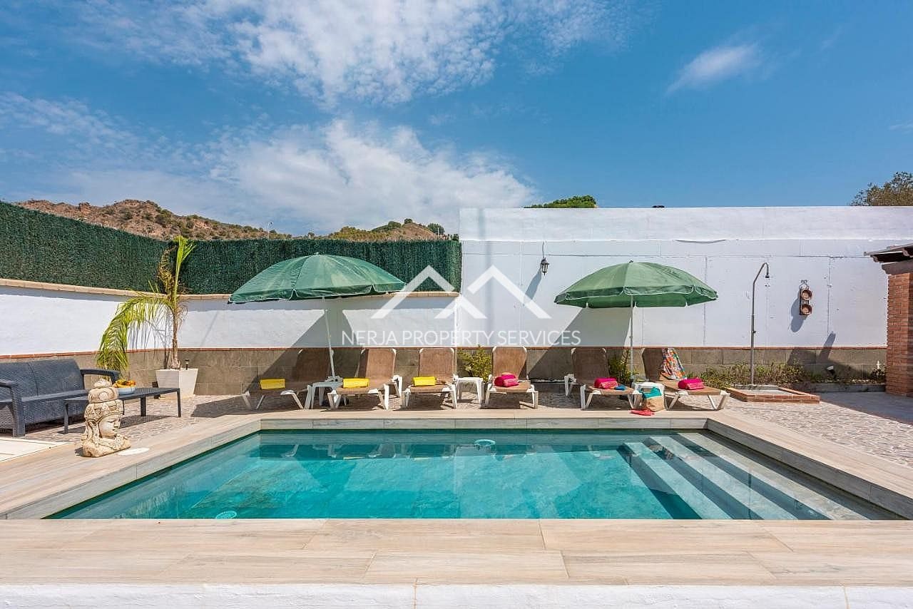 3 slaapkamer Villa te huur in Maro met zwembad - € 1.625 (Ref: 8932976)