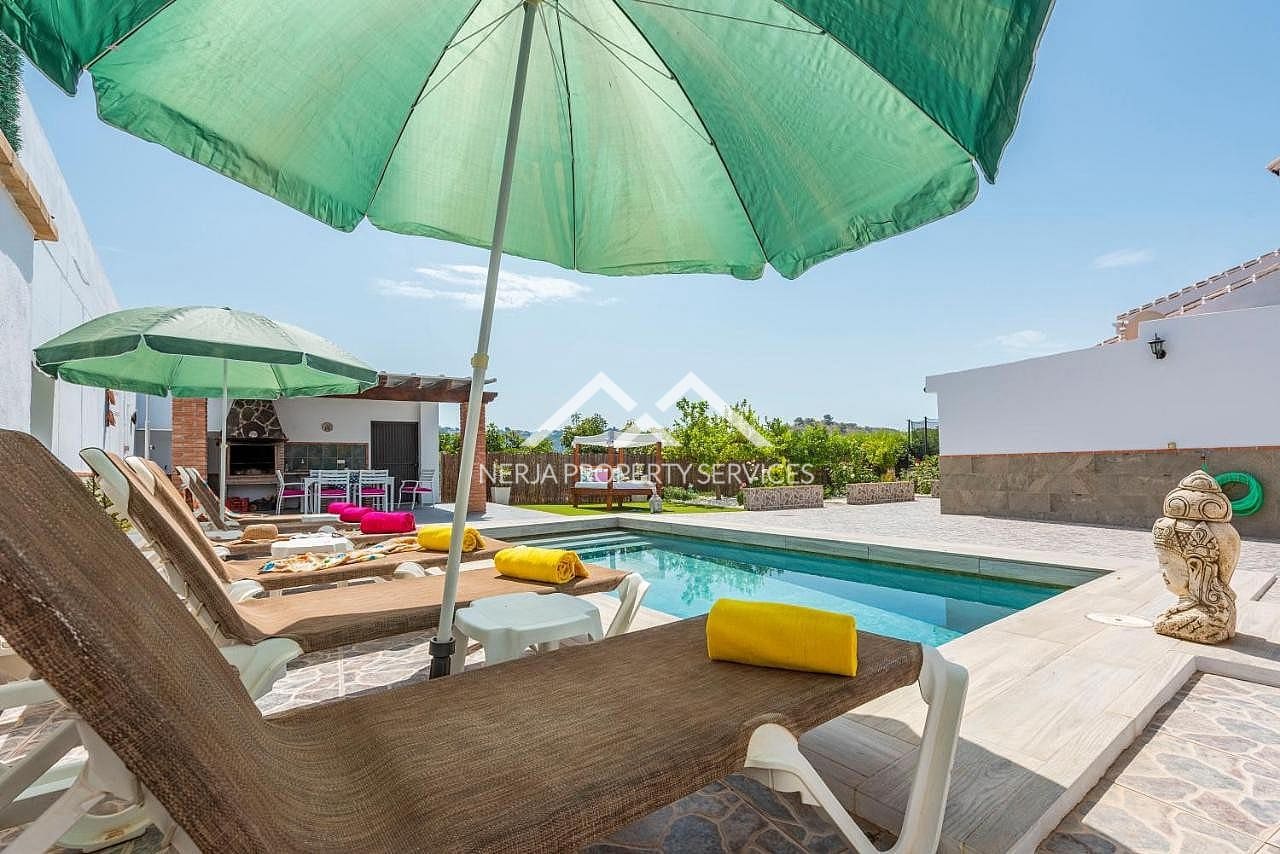 3 slaapkamer Villa te huur in Maro met zwembad - € 1.625 (Ref: 8932976)