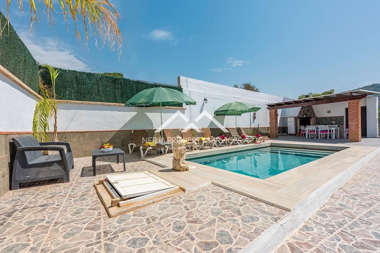 3 slaapkamer Villa te huur in Maro met zwembad - € 1.625 (Ref: 8932976)