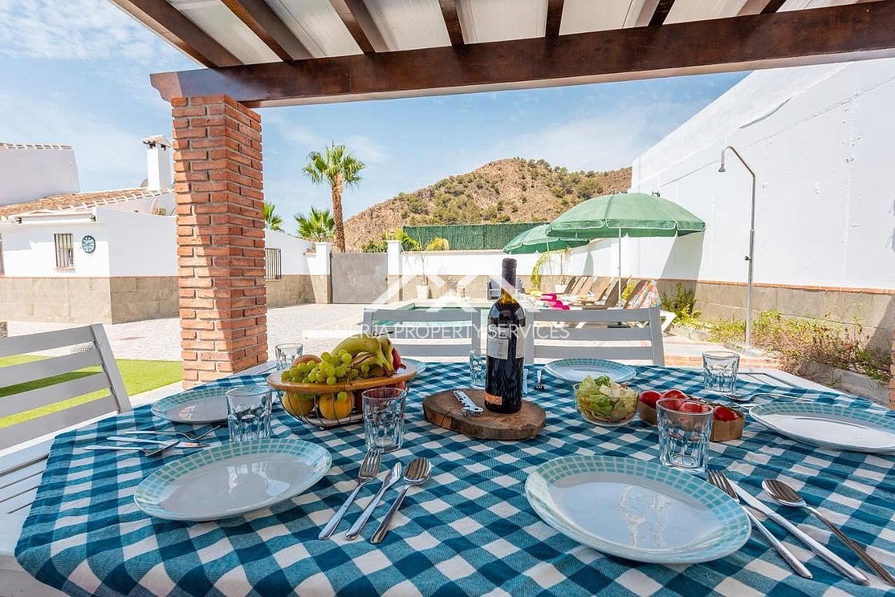 3 slaapkamer Villa te huur in Maro met zwembad - € 1.625 (Ref: 8932976)